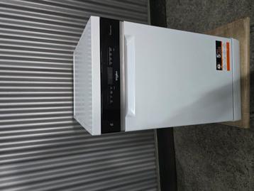 Nieuwe vaatwasser whirlpool 45cm vrijstaand wit beschikbaar voor biedingen