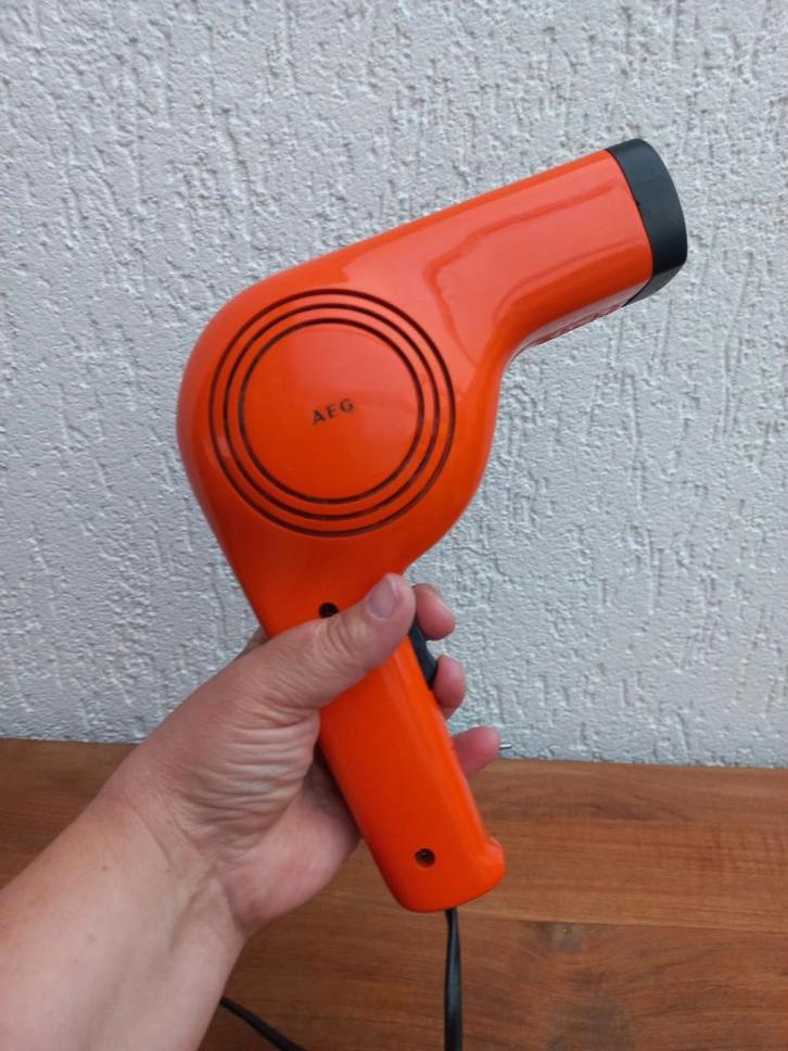 Leuke vintage föhn. AEG. Oranje. Retro. Seventies, Verzamelen, Retro, Huis en Inrichting, Ophalen of Verzenden