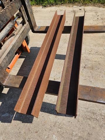 2 stalen balken HEA 140, lengte 141,1 cm en 130,1 cm beschikbaar voor biedingen
