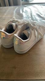 Witte sneakers meisje merk Adidas maat 32, Schoenen, Meisje, Ophalen of Verzenden, Zo goed als nieuw