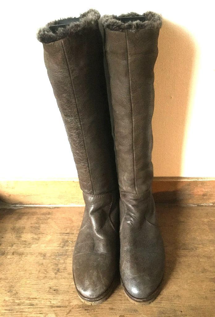 Bontgevoerde Leren Laarzen van Zara - maat 39, Kleding | Dames, Schoenen, Zo goed als nieuw, Hoge laarzen, Bruin, Ophalen of Verzenden