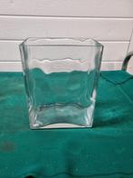 vaas vierkant dik glas, Huis en Inrichting, Woonaccessoires | Vazen, Ophalen of Verzenden, 'T Olde Gre-j, Info@toldegrej.nl, Endepoelstraat 20f Didam