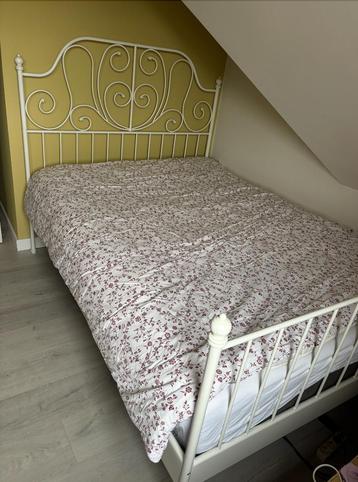 Twijfelaar bed beschikbaar voor biedingen