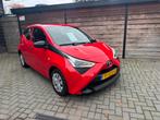 Toyota Aygo 1.0 Vvt-i 72pk 5D 2018 Rood, Voorwielaandrijving, 4 stoelen, Origineel Nederlands, Bedrijf