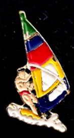 Windsurfer pin- gelakt, Verzenden, Nieuw, Sport, Speldje of Pin