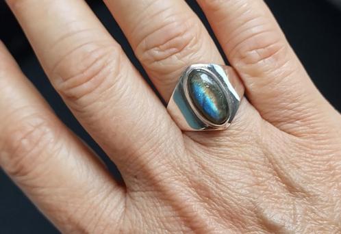 zilveren ring met natuurlijke Labradoriet steen zilver 925, Sieraden, Tassen en Uiterlijk, Ringen, Nieuw, Dame, 18 tot 19, Blauw
