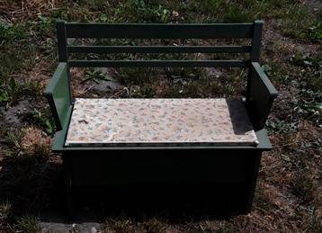 Te koop klepbankje  beschikbaar voor biedingen