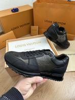 Louis Vuitton Run Away sneakers maat 43 origineel!, Nieuw, Louis Vuitton, Ophalen of Verzenden, Sneakers of Gympen