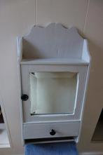 Mooi wit jaren 50/60 wandkastje met facet geslepen spiegel, Antiek en Kunst, Ophalen of Verzenden