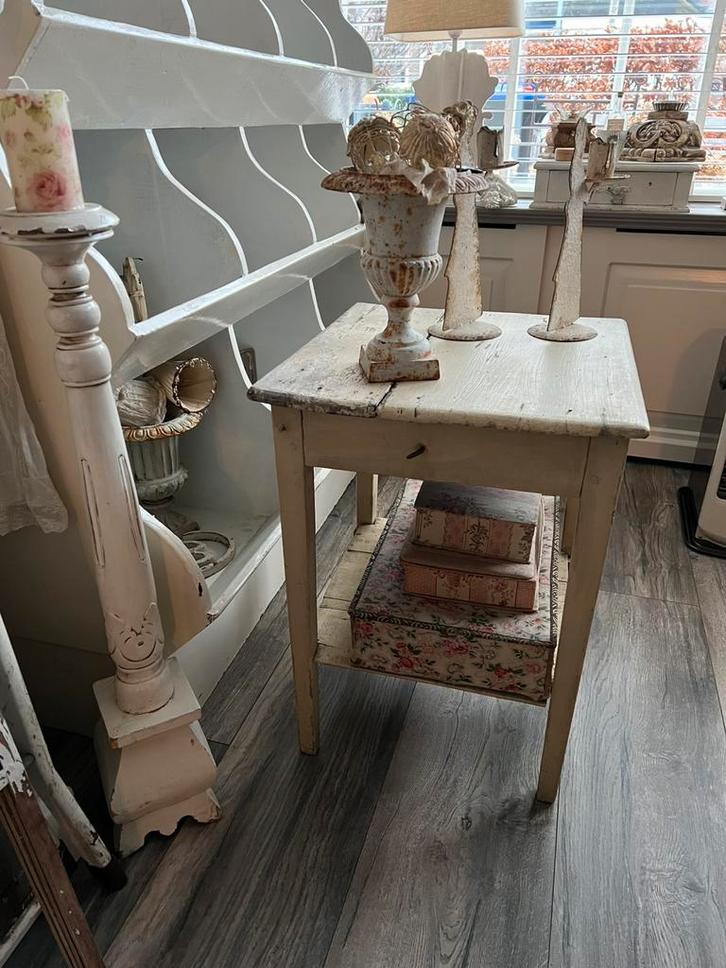 Een brocant sleets tafeltje, Antiek en Kunst, Curiosa en Brocante, Ophalen