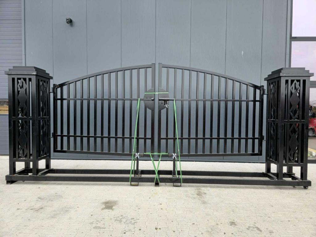 Toegangspoort met zijpilaren 600 cm totaal doorgang 465 cm‼️, Tuin en Terras, Tuinhekken en Hekwerk, Nieuw, Tuinhek, IJzer, Ophalen