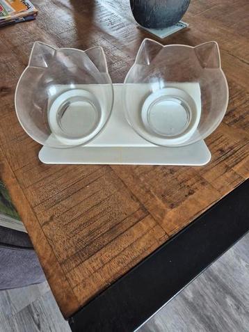 Voerbakjes kat  beschikbaar voor biedingen