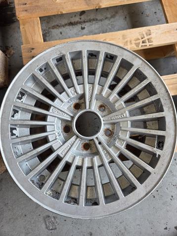 Set Volvo Corona velgen beschikbaar voor biedingen