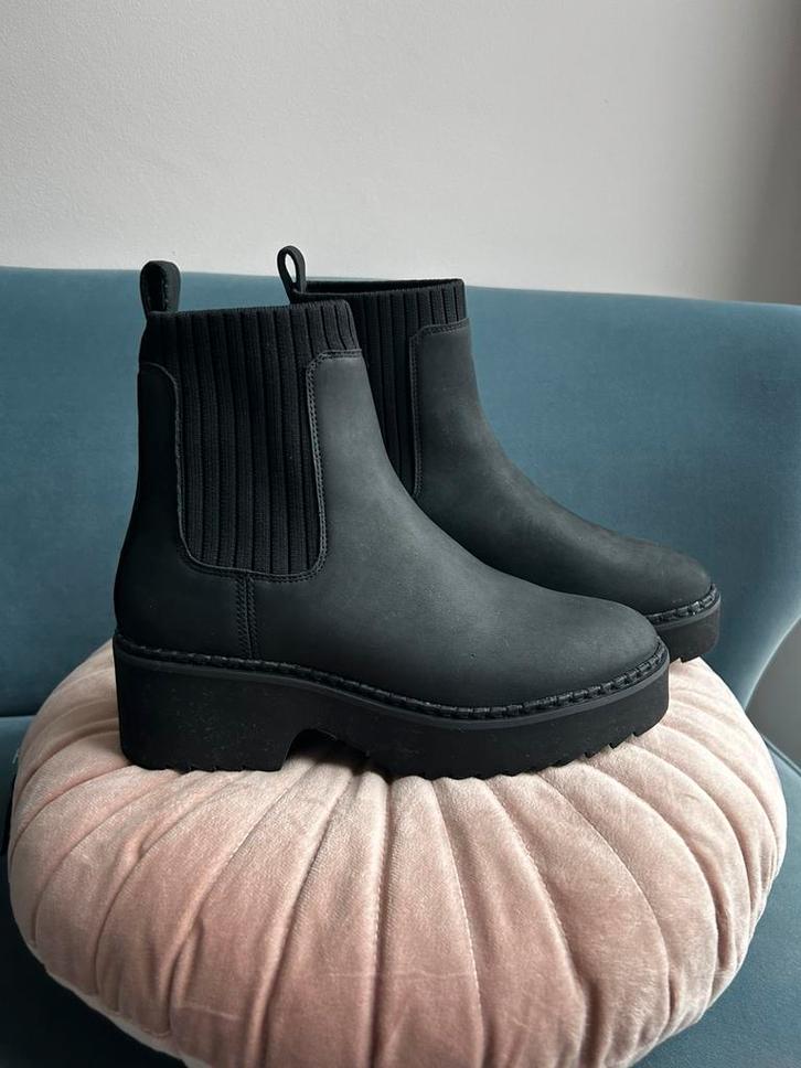 TOMS Millie Boot – Water Resistant Black Nubuck leer 36,5, Kleding | Dames, Schoenen, Zo goed als nieuw, Lage of Enkellaarzen