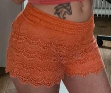 Korte kanten broek peach maat M beschikbaar voor biedingen