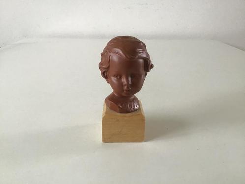 Goebel kinderkopje / kinderhoofdje op houten sokkel; H 11 cm, Antiek en Kunst, Kunst | Beelden en Houtsnijwerken, Ophalen of Verzenden