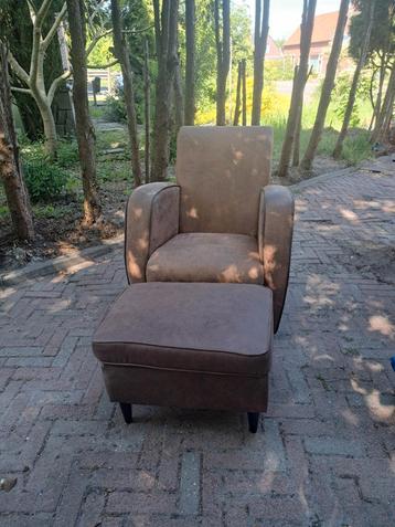 Mooie, weinig gebruikte stoel met hocker  beschikbaar voor biedingen