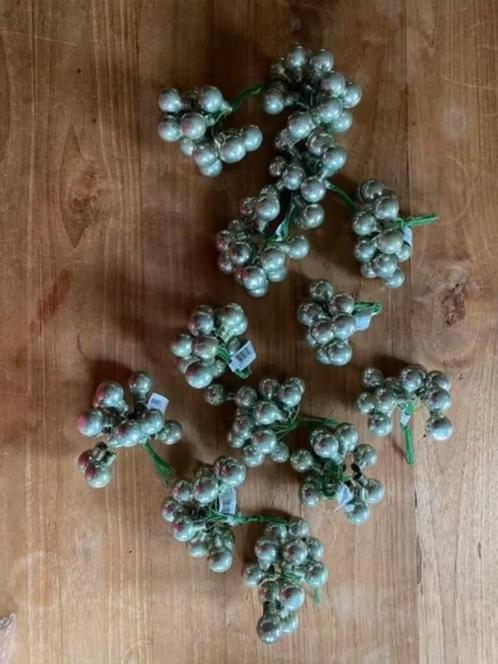 13 bosjes met 12 zilveren glazen kerstballetjes. nieuw!, Diversen, Kerst, Nieuw, Ophalen of Verzenden
