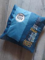 Exclusief kussenovertrek met biersoorten erop geborduurd, Ophalen of Verzenden, Nieuw, Blauw, Vierkant