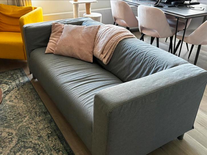 KLIPPAN IKEA bank (Grijze en zwarte hoes!), Huis en Inrichting, Banken | Sofa's en Chaises Longues, Zo goed als nieuw, Tweepersoons