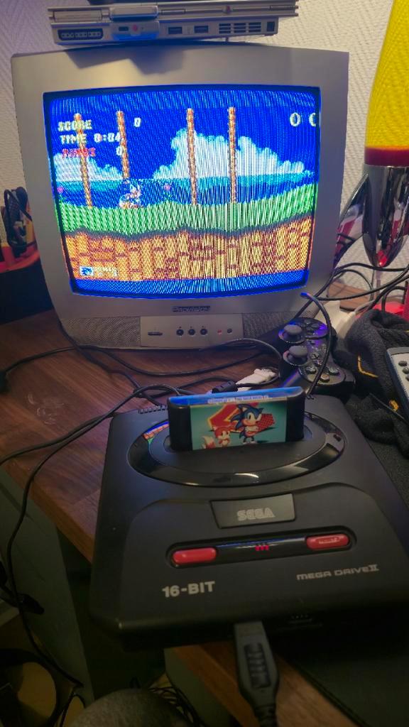 Sega Mega Drive 2 - 2 Controllers compleet, Spelcomputers en Games, Spelcomputers | Sega, Gebruikt, Mega Drive, Met 2 controllers