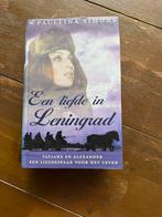 Paulina Simons - Een liefde in Leningrad, Paulina Simons, Ophalen of Verzenden, Zo goed als nieuw, Nederland