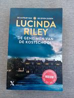 Lucinda Riley - De geheimen van de kostschool, Lucinda Riley, Ophalen of Verzenden, Zo goed als nieuw, Nederland