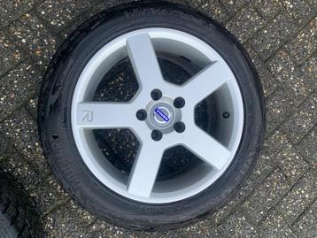 Licht metalen velgen 16 inch met winterband voor Volvo V70 beschikbaar voor biedingen