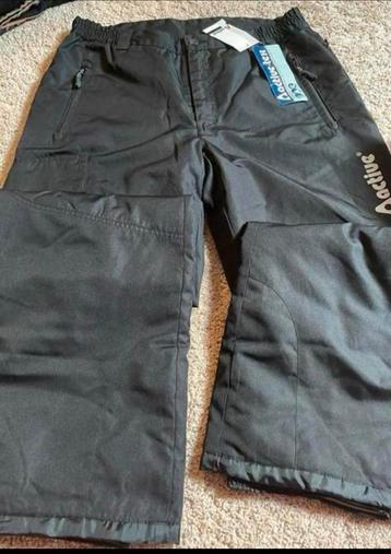 Nieuwe skibroek beschikbaar voor biedingen