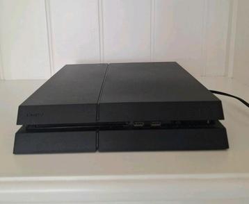 PS 4 inclusief 7 spellen beschikbaar voor biedingen