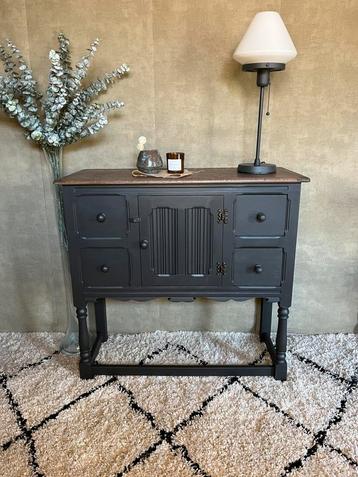 Uniek gerestyled dressoir beschikbaar voor biedingen