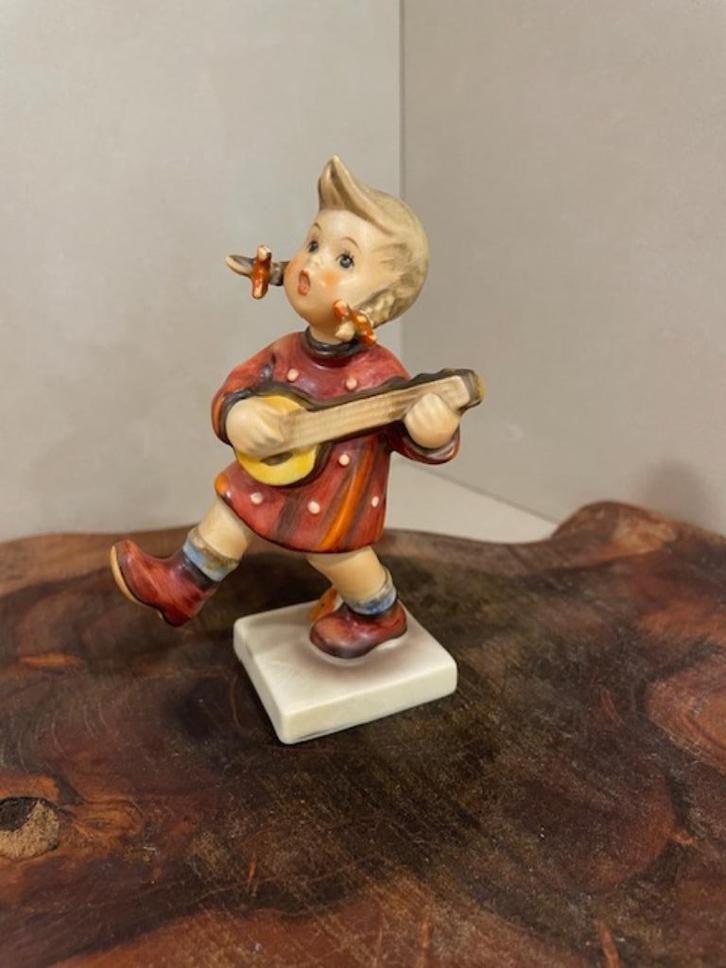 Hummeltje / Hummelfiguur 86 wanderlied  - collector item, Verzamelen, Beelden en Beeldjes, Zo goed als nieuw, Ophalen of Verzenden
