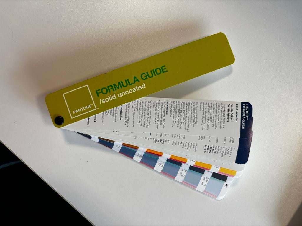 Pantone kleurenwaaier formula guide solid uncoated, Ophalen of Verzenden, Zo goed als nieuw