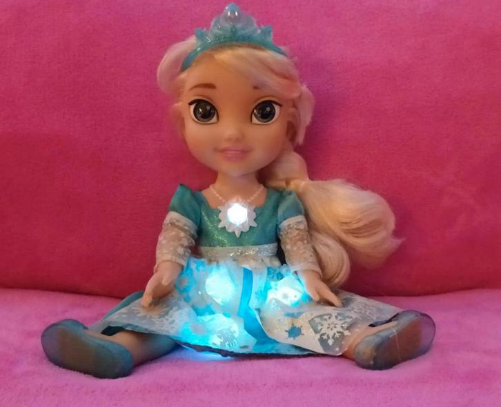 Elsa pop zingt let it go met lichtjes zie omschrijving, Verzamelen, Poppetjes en Figuurtjes, Zo goed als nieuw, Ophalen of Verzenden