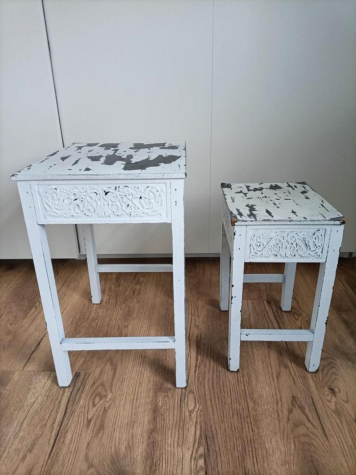 2 wit met zwarte sier krukjes - gratis af te halen!, Huis en Inrichting, Krukjes, Gebruikt, Hout, Ophalen