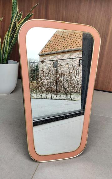 Prachtige vintage wandspiegel beschikbaar voor biedingen