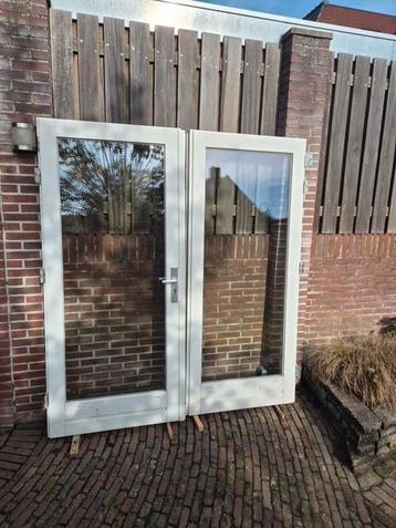Dubbele tuindeuren met driepuntsluiting en veiligheidsbeslag beschikbaar voor biedingen