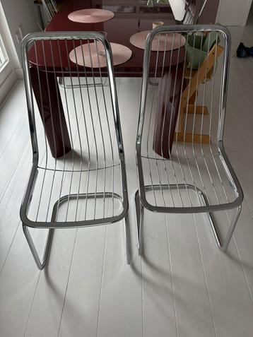 Vintage design draadstoelen beschikbaar voor biedingen