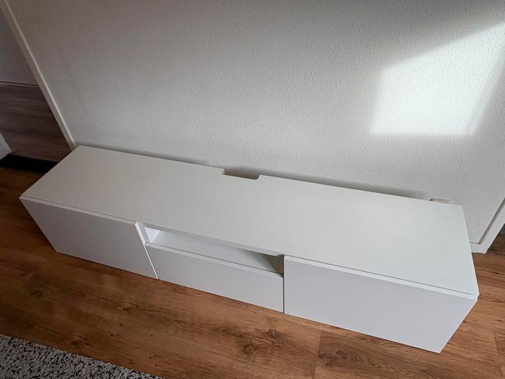 White Besta (IKEA) - TV stand, Huis en Inrichting, Woonaccessoires | Wandplanken en Boekenplanken, Gebruikt, Ophalen