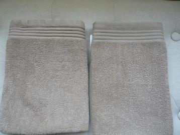 2 handdoekjes gastendoekjes zandkleur mooie rand nieuw 50x50 beschikbaar voor biedingen
