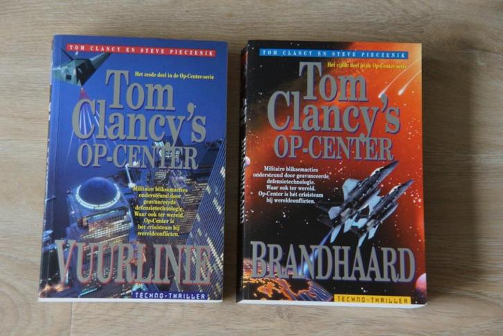2 x Tom Clancy. Brandhaard en vuurlinie, Boeken, Thrillers, Gelezen, Nederland, Ophalen of Verzenden