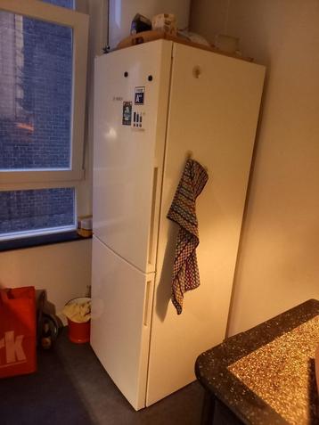 Koelkast met grote vriesruimte (Bosch) gratis af te halen. beschikbaar voor biedingen