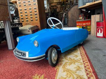 Antieke Citroën DS trapauto. beschikbaar voor biedingen