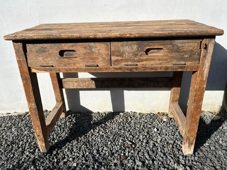 Oude, verweerde lessenaar, Antiek en Kunst, Antiek | Meubels | Tafels, Ophalen of Verzenden