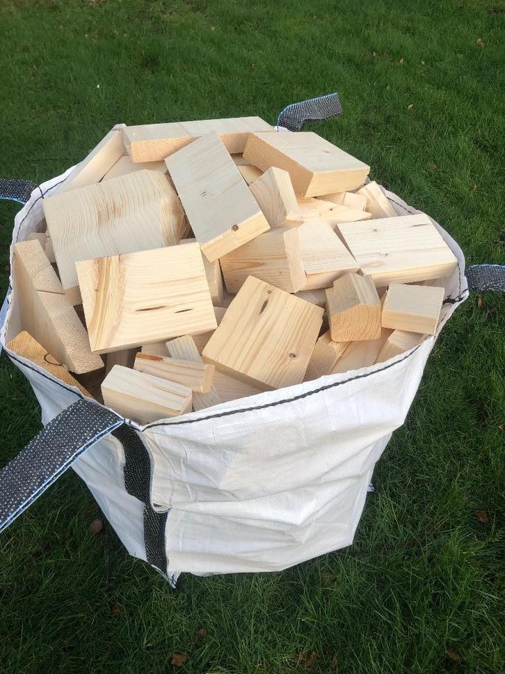 brandhout haardhout kurkdroog vuren 5 zakken voor 50,-, Tuin en Terras, Haardhout, Blokken, Overige houtsoorten, Minder dan 3 m³