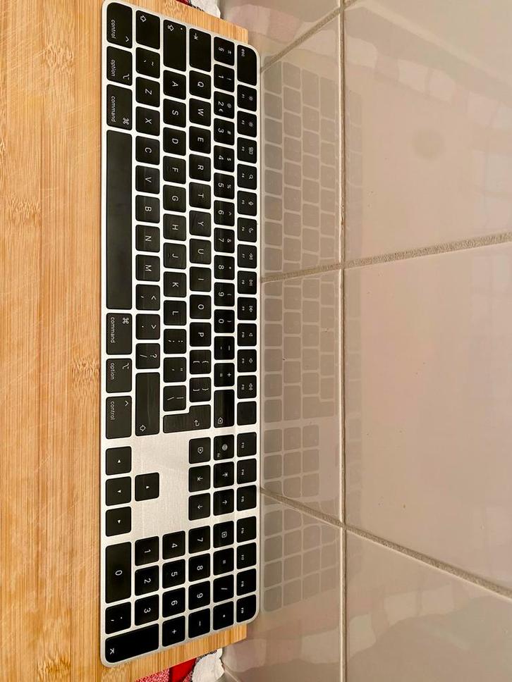 Apple Magic Keyboard met Numeriek Toetsenblok - Zilver, Computers en Software, Toetsenborden, Zo goed als nieuw, Qwerty, Draadloos