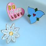 3 pins in 1 koop Hart hartje love Yes No bloem Trillium, Ophalen of Verzenden, Zo goed als nieuw, Dier of Natuur, Speldje of Pin
