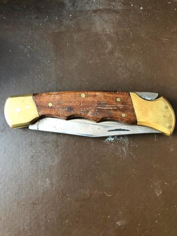 Zakmes beschikbaar voor biedingen