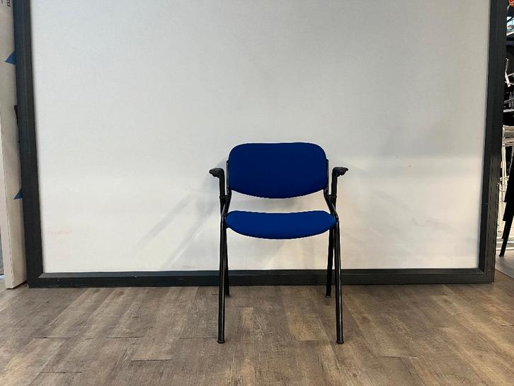 Blauwe vergaderstoel – Eromes, Huis en Inrichting, Stoelen, Gebruikt, Eén, Blauw, Ophalen of Verzenden