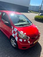 Toyota Aygo 1.0 12V Vvt-i 3DRS MMT 2010 Rood, Auto's, Voorwielaandrijving, 4 stoelen, 68 pk, Origineel Nederlands